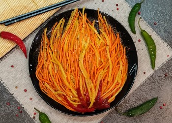 Салат Дыхание дракона с курицей, картофелем и морковью по-корейски